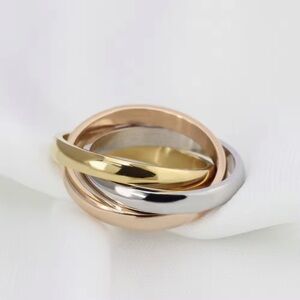 - Elegant Gold, Silver, and Rose Gold Interlocking Ring